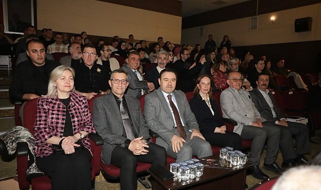 Kütahya protokolü "Devlet Ana" adlı tiyatro oyununu izledi
