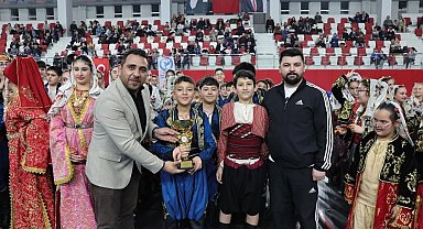 Kütahya'da halk oyunları coşkusu