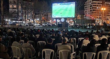 Kütahya'da milli maç coşkusu dev ekrana taşındı