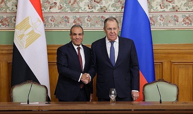 Lavrov: "ABD'nin sadece Hürmüz'ün açılmasını talep etmesi değil, savaşı sonlandırması da gerekiyor"
