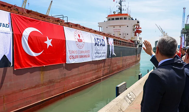 Lübnan'a 730 ton insani yardım Mersin'den dualarla uğurlandı