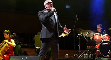 Luca Minnelli İzmir'de büyüledi