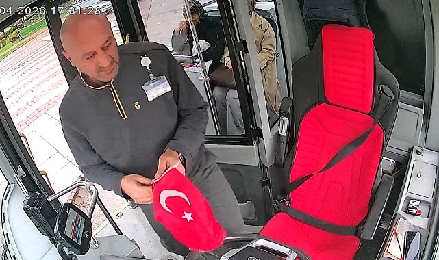 Malatya'da otobüs şoförünün bayrak hassasiyeti
