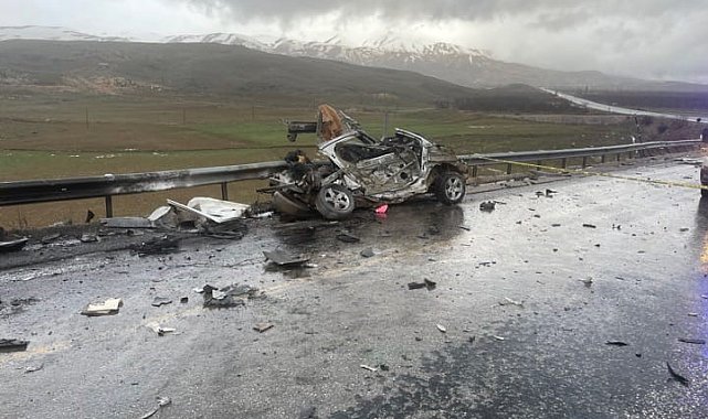 Malatya'da tır ile otomobil kafa kafaya çarpıştı: 3 ölü, 1 yaralı