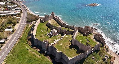 Mamure Kalesi camisinde 700 yıldır ibadet sürüyor