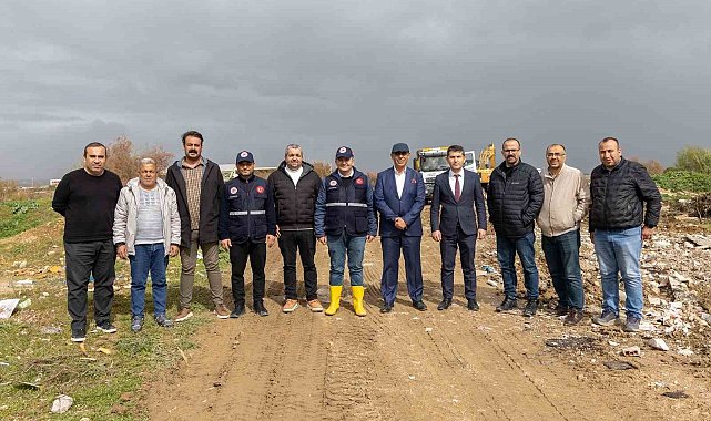 Manavgat Belediyesinden nehir ağzında temizlik çalışması