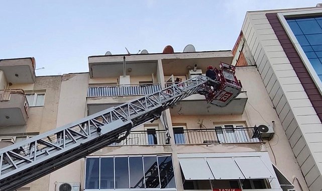 Manisa'da çamaşır makinesinden çıkan yangın paniğe neden oldu