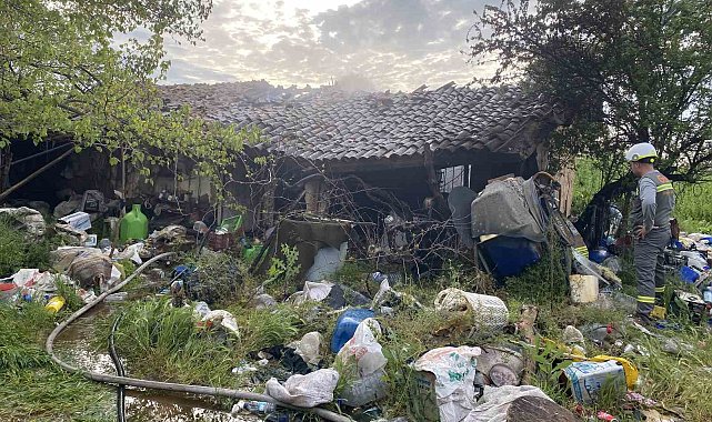 Manisa'da ev yangını: 1 kişi hayatını kaybetti