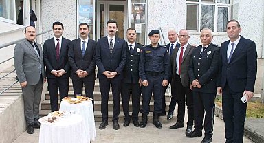 Manyas'ta polis haftası kapsamında pasta kesildi