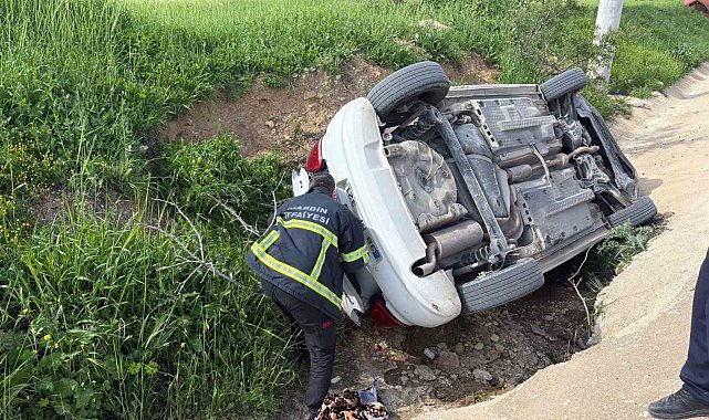 Mardin'de otomobil yol kenarına devrildi: 5 kişi yaralandı