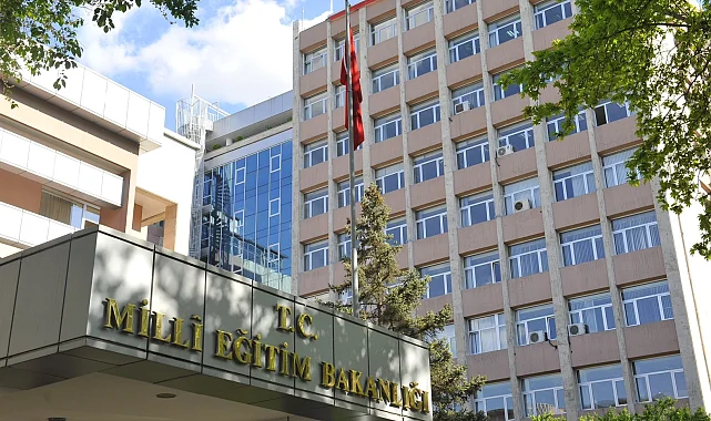 MEB'den izinsiz okullara devam eden öğrencilere yakın takip