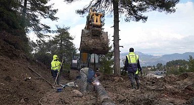 Mersin'de heyelan bölgesinde hasar gören içme suyu hattı onarıldı