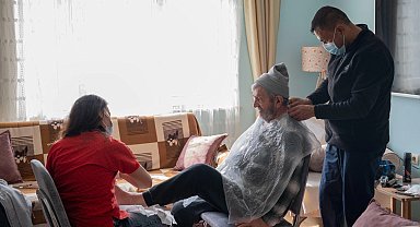 Milas Belediyesi evde berber ve kuaförlük hizmetini sürdürüyor