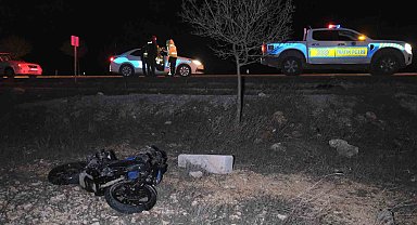 Minibüse arkadan çarpan motosiklet 70 metre sürüklendi: 1 yaralı