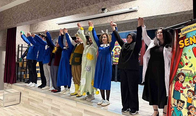 Minik kalplere tiyatro dokunuşu: "Seni Yaramaz Virüs" oyunu büyük ilgi gördü