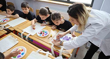 Minik öğrenciler için 23 Nisan temalı sanat atölyesi düzenlendi