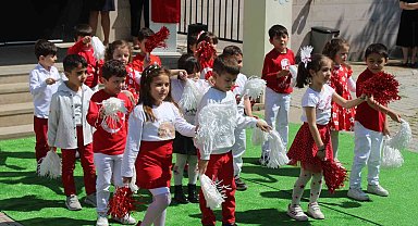 Minik öğrenciler polis abileri unutmadı