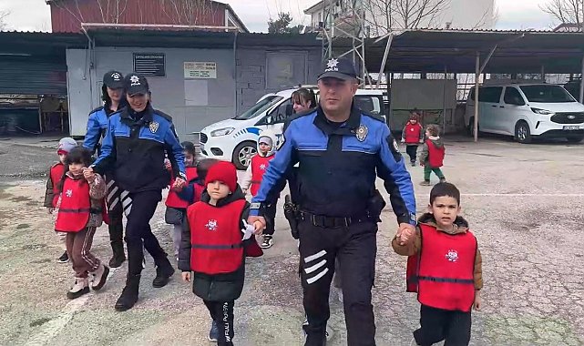 Minik öğrencilerden emniyete ziyaret