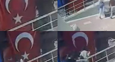 Minik öğrencilerin bayrak hassasiyeti: Topun çarptığı bayrağı öptüler