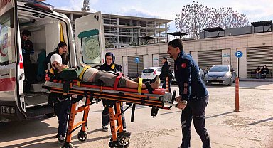 Motosiklet ile bisiklet çarpıştı, 3 kişi yaralandı