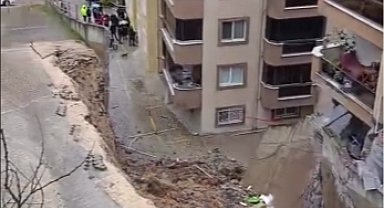 Mudanya Halitpaşa Mahallesi'nde istinat duvarı çöktü! 2 kattaki daireler tahliye edildi