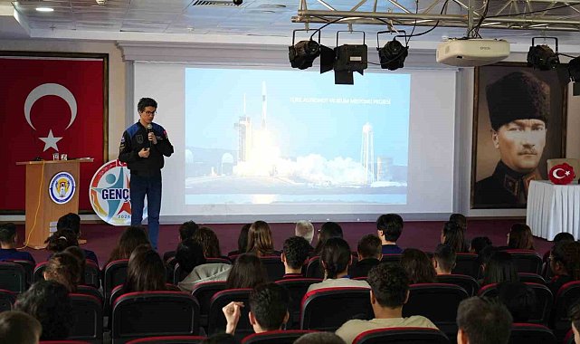 Muğla'da uzay rüzgarı Türkiye'nin ikinci astronotu Atasever gençlerle buluştu