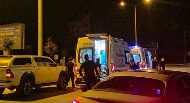 Muratpaşa'da otomobil ile motosiklet çarpıştı: 2 yaralı