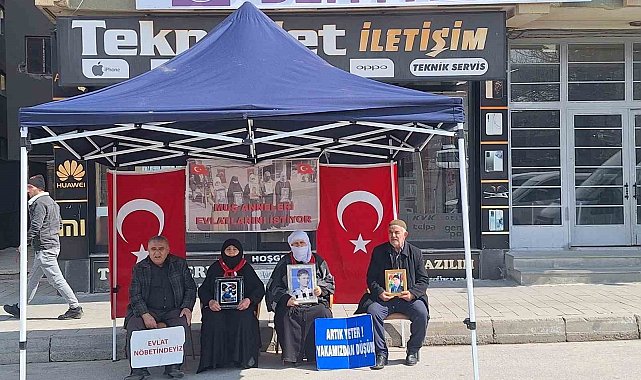 Muş'ta evlat nöbeti sürüyor