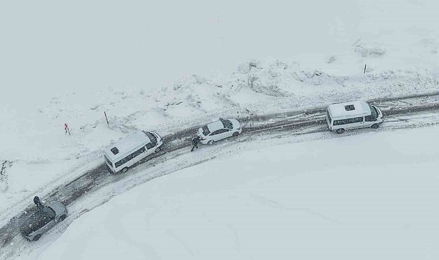 Muş'ta kar ve tipi: Mahsur kalan 50 kişi kurtarıldı