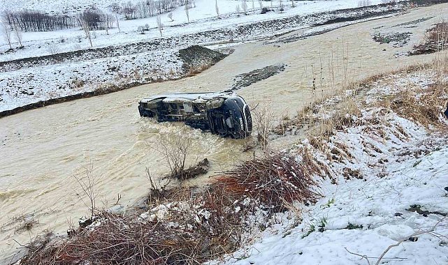 Muş'ta minibüs dereye uçtu: 8 yaralı