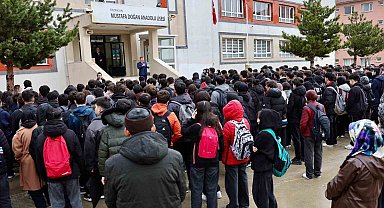 Mustafa Doğan Anadolu Lisesi'nde şehitler için saygı programı