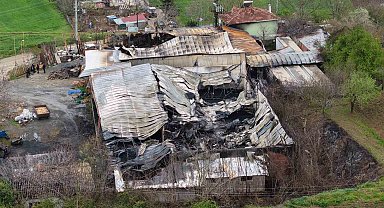 Muz deposundaki yangının zararı gün ağarınca ortaya çıktı