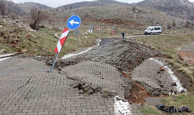 Nemrut Dağı yolunda heyelan meydana geldi