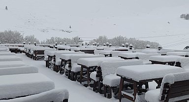 Nisan sonunda Uludağ'da kış geri döndü