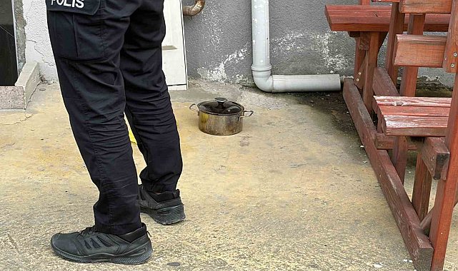 Ocakta unutlan yemek yangına sebep oldu