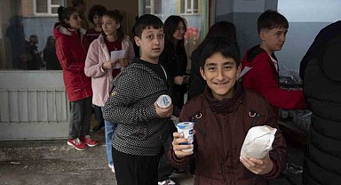 Öğrencilere 23 Nisan'da döner ikramı