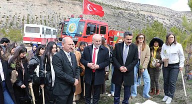 Öğretmen adayları fidanları toprakla buluşturdu