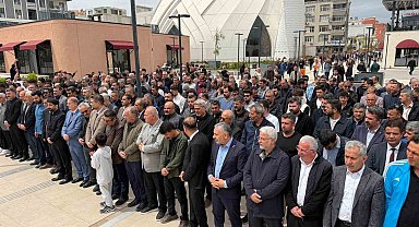 Okul saldırısında hayatını kaybedenler için gıyabi cenaze namazı kılındı