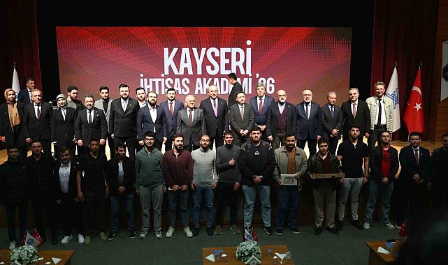 Önceki dönem Dışişleri Bakanı Çavuşoğlu, KAYÜ'de konferans verdi