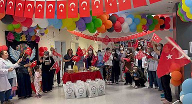 Onkoloji servisinde çocuklar ve aileleri gönüllerince eğlenip moral buldu
