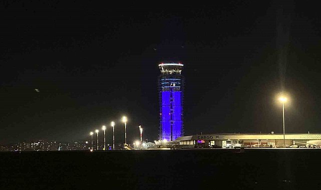 Otizm Farkındalık Günü'nde Sabiha Gökçen Havalimanı kulesi maviye büründü