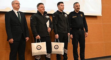 Otogarda uyuşturucu sevkiyatını engelleyen güvenlik personeline plaket