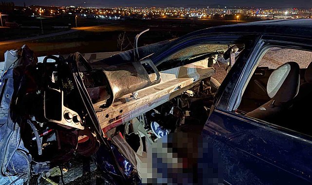 Otomobil bariyerlere ok gibi saplandı: 1 ağır yaralı