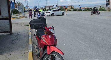 Otomobil ile motosiklet çarpıştı: 1 yaralı