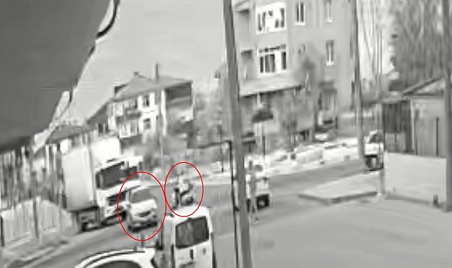 Otomobille çarpışarak, motosikletten fırladı: Yürekleri ağza getiren kaza kamerada