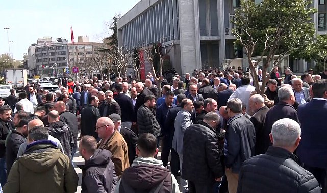 Özel Halk Otobüsü esnafından Saraçhane'de mesaj: "Ücretsiz taşıma durabilir"