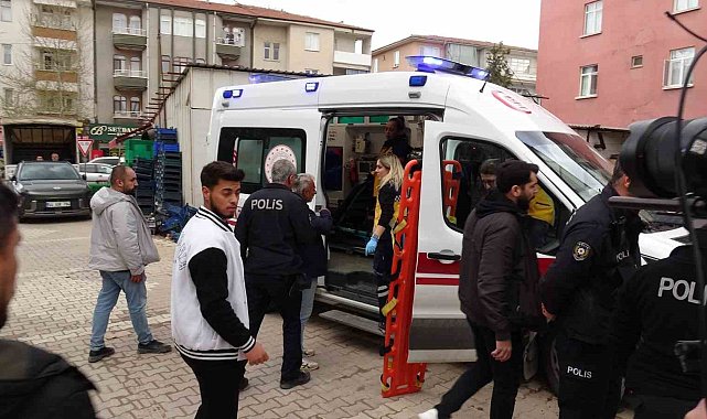 Parasını alamayınca eylem için inşaata çıkan işçiyi polis ikna etti