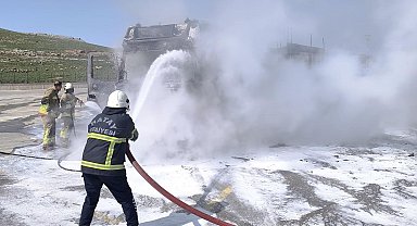 Park halindeki tır alevlere teslim oldu