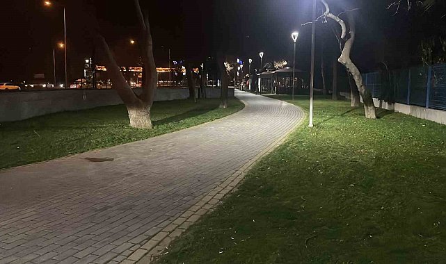 Parkta bıçaklı kavga: 3 kişi yaralandı