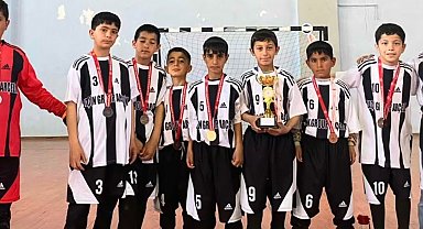 Patnos'ta minik şampiyonlara coşkulu karşılama